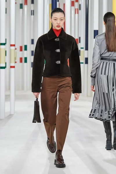 Look 40